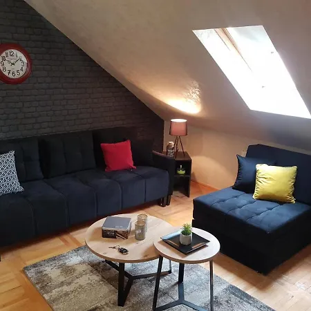 Kraljevi Cardaci, 53 U Zgradi 7, Opcija Unutrasnjeg Parking Mesta