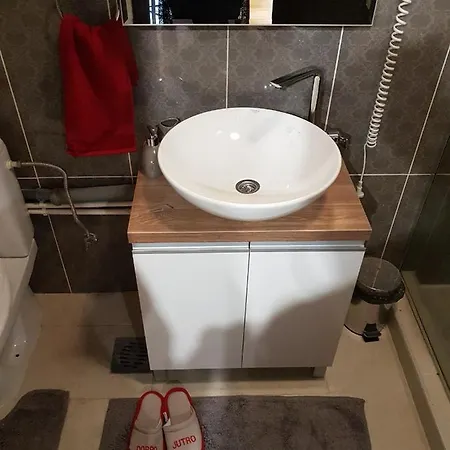 Kraljevi Cardaci, 53 U Zgradi 7, Opcija Unutrasnjeg Parking Mesta