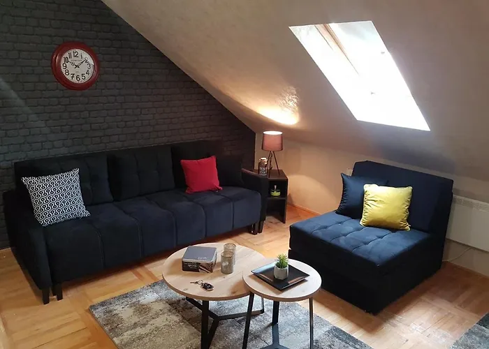 Kraljevi Cardaci, 53 U Zgradi 7, Opcija Unutrasnjeg Parking Mesta